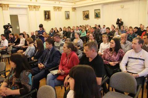 Свидетельства на улучшение жилищных условий вручили 60 ярославским семьям