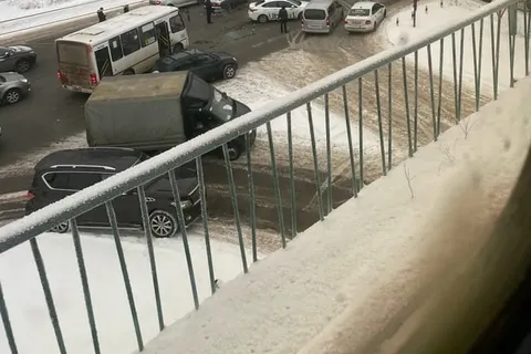В Ярославле фура столкнулась с поездом