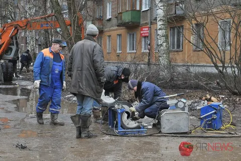 В Ярославле вновь обвалился асфальт. Фоторепортаж