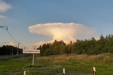 Над Ярославской областью зависли облака в виде летающих тарелок