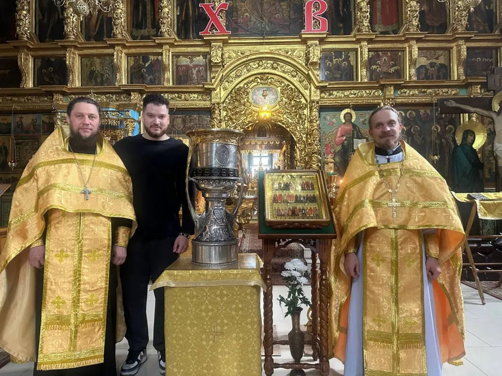 Форвард «Локомотива» привез Кубок Гагарина в железнодорожную часть