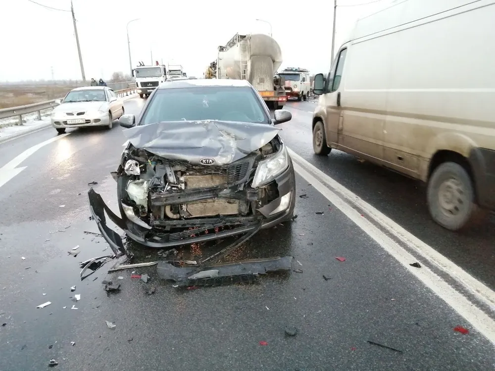 Участниками утреннего ДТП в Ярославле стали семь автомобилей