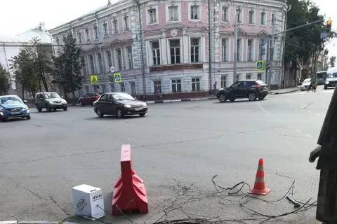 В Ярославле установили экспериментальный светофор с видеокамерой