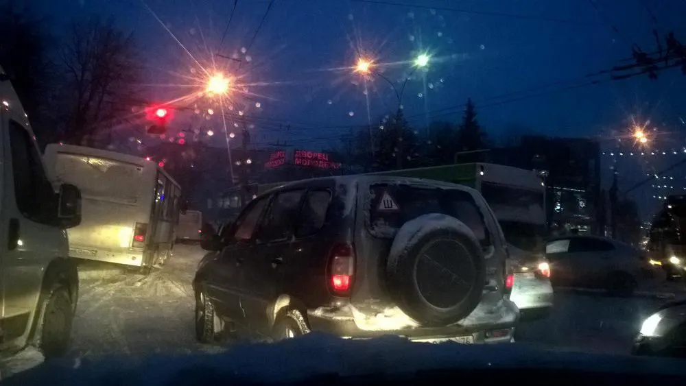 ДТП с автобусом в центре Ярославля парализовало движение 