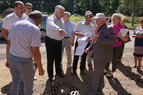 В Ярославле проверили, как идут ремонтные работы на улице Елены Колесовой