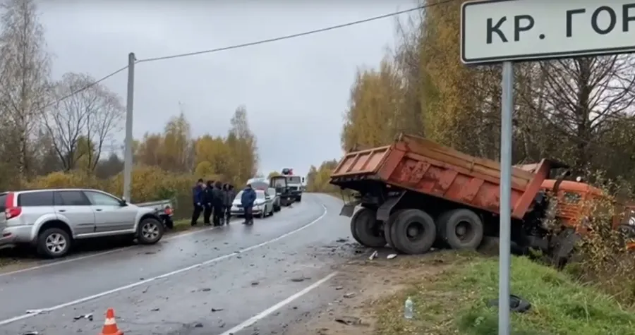 Под Угличем водитель внедорожника погиб в ДТП с грузовиком