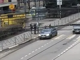 «Вели по камерам»: в Ярославле задержали расклейщиков объявлений