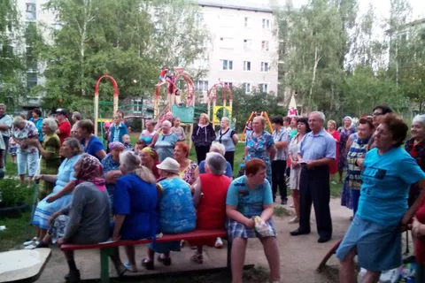Александр Воробьёв и Эльхан Мардалиев встретились с жителями Резинотехники