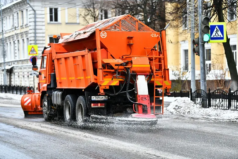В Ярославле за сутки истратили две тысячи тонн песко-соляной смеси