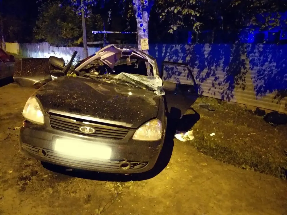 В Ярославле пьяный водитель врезался в дерево