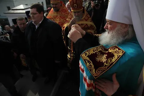 Благодатный огонь в Ярославле раздавали при большом стечении народа