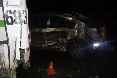 В Ярославле иномарка врезалась в автобус