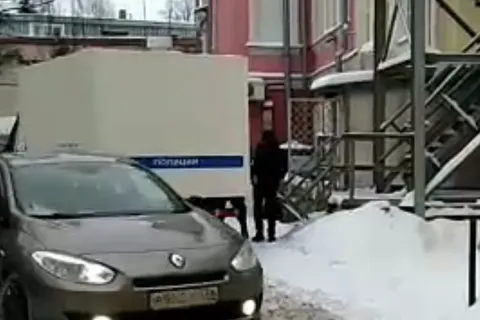 Суд над подозреваемым в убийстве Исаева в Ярославле: первые кадры