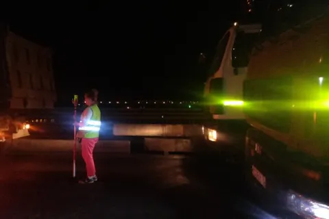 На Октябрьском мосту в Ярославле в ночь с 20 на 21 августа поведены первые испытания