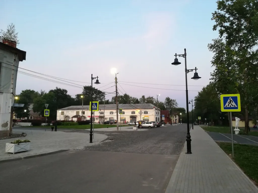 «Светят старые»: в Тутаеве не работают установленные при благоустройстве новые фонари