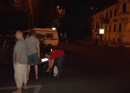 Ночью в центре Ярославля при столкновении перевернулась «Лада Приора»
