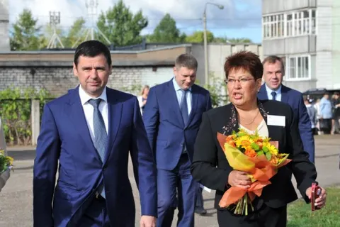 Дмитрий Миронов провел День знаний в школе и университете