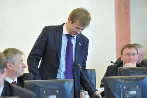 Приход мэра Ярославля на заседание муниципалитета был выполнен в жанре цирковой репризы. Фоторепортаж