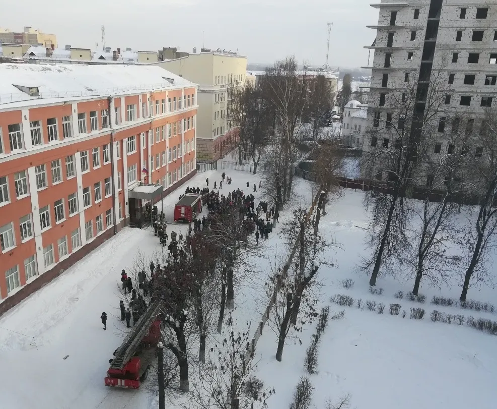 В Ярославле эвакуировали учеников школы №37