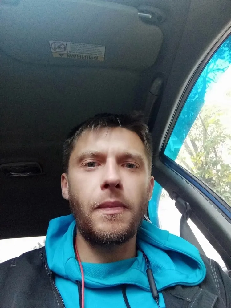 «Ушёл на стрижку и пропал»: в Ярославле ищут молодого мужчину
