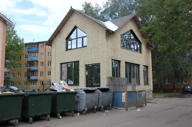 В Ярославле комиссия обследовала территорию вокруг магазинов и ларьков