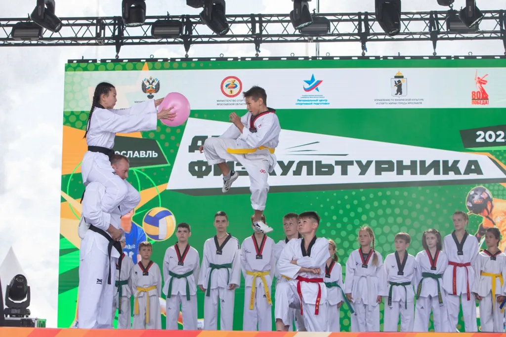 В Ярославле на Дне физкультурника работала семейная площадка от Сбера