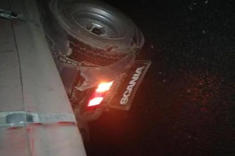 В Ярославской области мопед врезался в грузовик