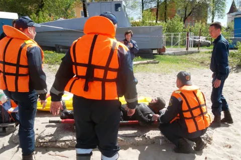 В Ярославле на Тверицком пляже прошла тренировка по спасению на воде