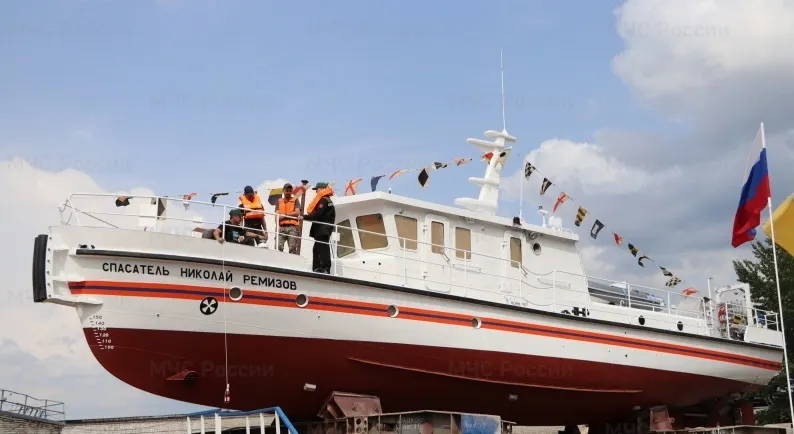 В Ярославле спустили на воду катер для водолазов