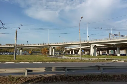 Ярославцы стоят в громадной пробке на выезде из Брагино