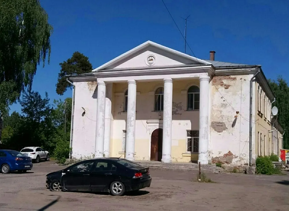 В Ярославле жители просят остановить продажу здания клуба