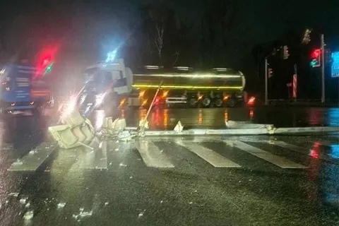 В Ярославле устраняют последствия ночного урагана