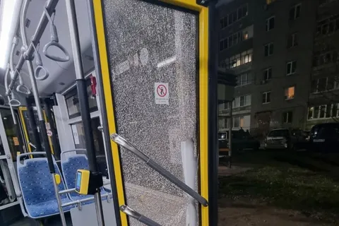 Полиция начала проверку по стрельбе на автобусной остановке в Ярославле