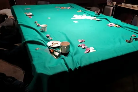 Бизнесмены Ярославля играли в покер в подпольном клубе Костромы