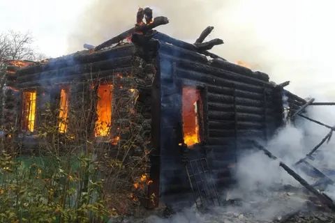 В Некрасовском районе хозяин сгорел вместе с частным домом