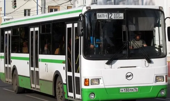 В Рыбинске расстреляли пассажирский автобус  