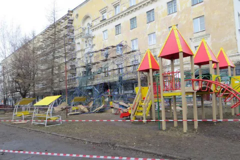 Обрушение строительных лесов в Ярославле: фоторепортаж