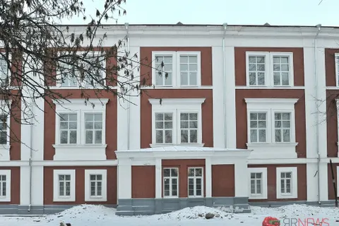 Главный врач больницы Соловьева в Ярославле Александр Дегтярев: «Первые посетители в старом отремонтированном корпусе появятся уже в апреле». Фоторепортаж