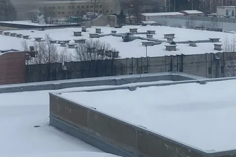 В Ярославле горит автотранспортное предприятие