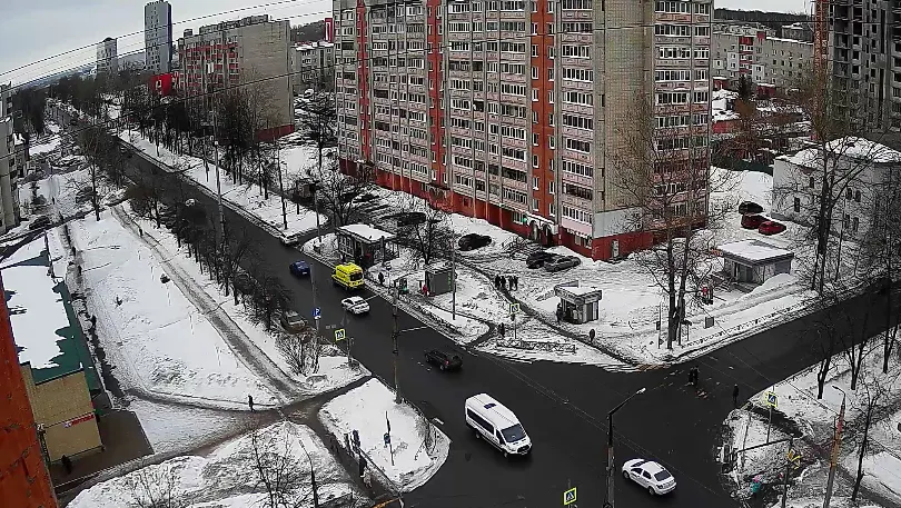 В Ярославле из-за неубранного снега принудительно демонтируют ларек