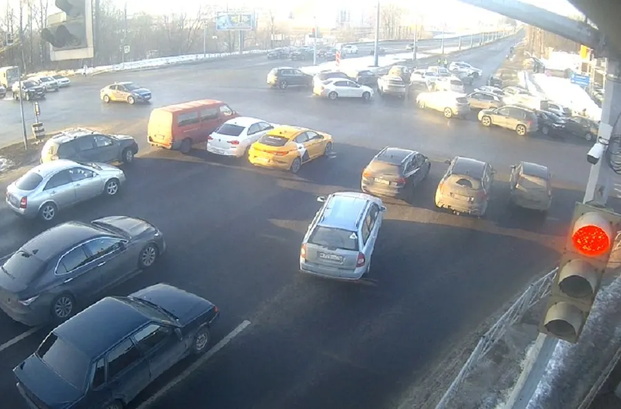 В связи с беспилотной опасностью перекрыт выезд из Ярославля