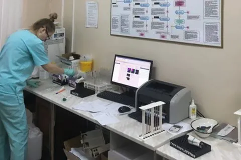 «Трещины даже по маячкам»: ярославцы с детьми боятся посещать больницу