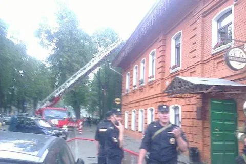 В субботу после полудня в Ярославле горела крыша «Дудки-бара»