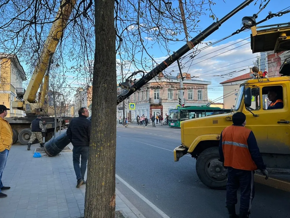 В Рыбинске привлекут экспертов для выяснения причины падения столбов освещения
