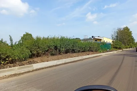 В Ярославле автобусную остановку ставят у входа в частный дом