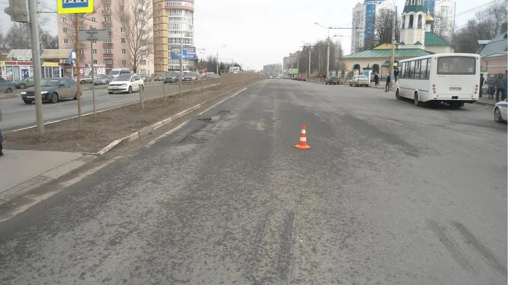 На Московском проспекте автобус сбил женщину прямо на пешеходном переходе