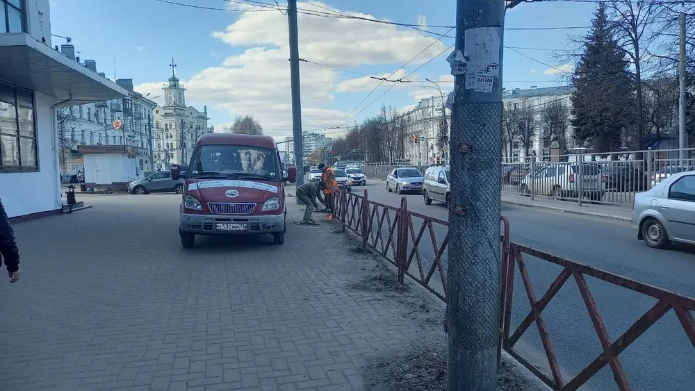 В Ярославле на проспекте Октября демонтируют заборы