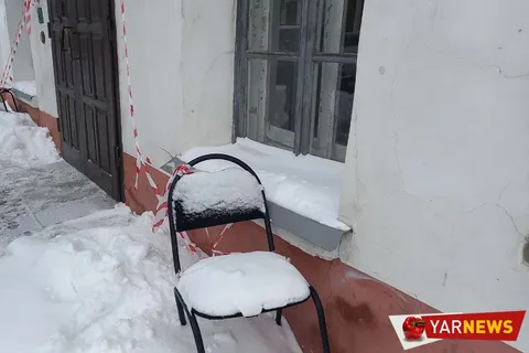 В центре Ярославля обнаружены знаменитые «губернаторские» стулья с ленточками
