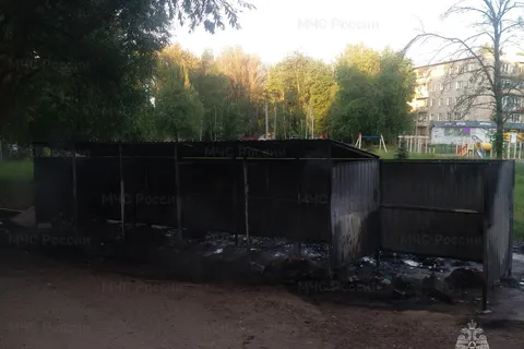 В Ярославле ночью сожгли три контейнерные площадки подряд