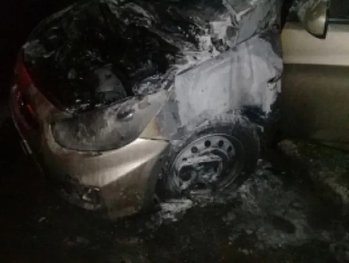 В Ярославле ночью опять тушили горевший автомобиль